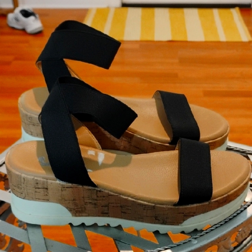 REPORT Black and Tan Platform Sandals Size 5.5